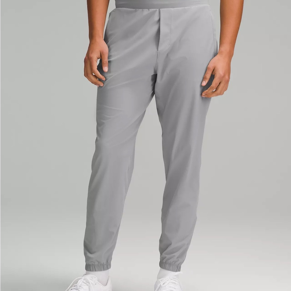 Lululemon Athletica Men's Light Gray Joggers